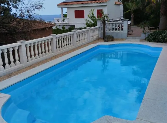 Seaview Vila *